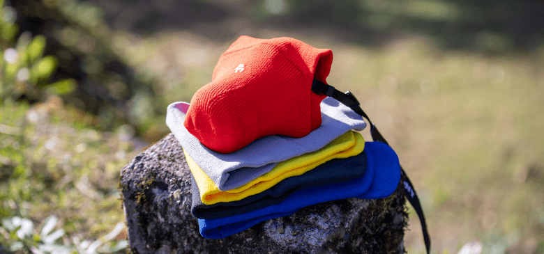 カメラを包んでいる_go polygon W for camera Mと折り畳んだ_go